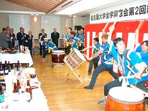 民族舞踊団おんぶによる太鼓